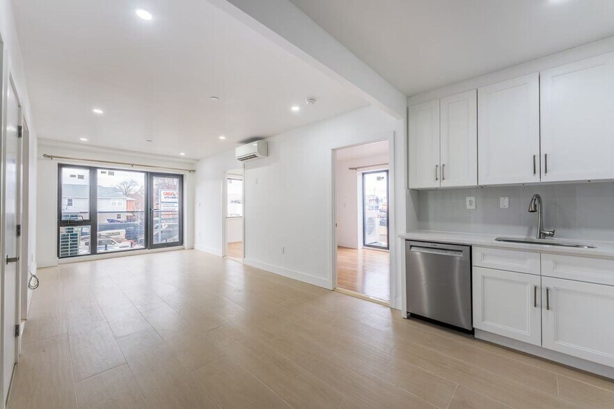 More Photos Of 16502 Sanford Ave, Flushing Apartments For Sale