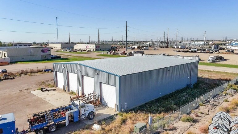 More Photos Of 5042 Jackson St, Williston Warehouse For Lease