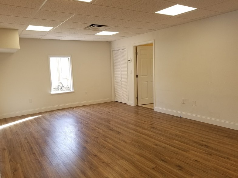 More Photos Of 109 E Robertson St, Brandon Medical For Sale