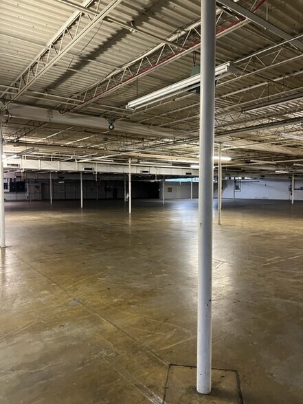 More Photos Of 720 Main St W, Valdese Warehouse For Lease