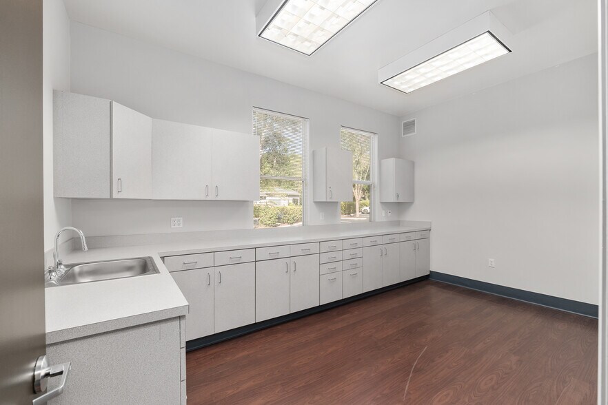 More Photos Of 1014 NW 57th St, Gainesville Medical For Sale