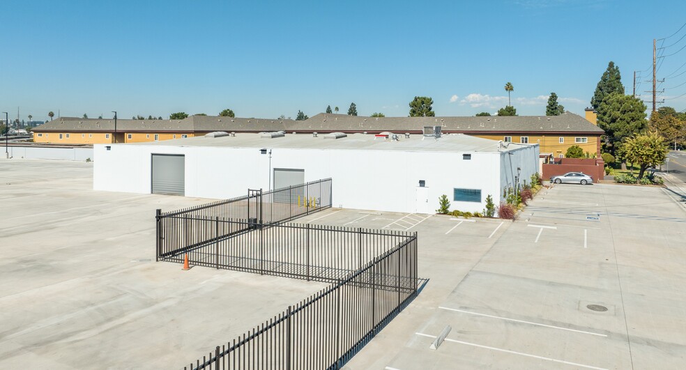 Primary Photo Of 922 S Lyon St, Santa Ana Warehouse For Sale