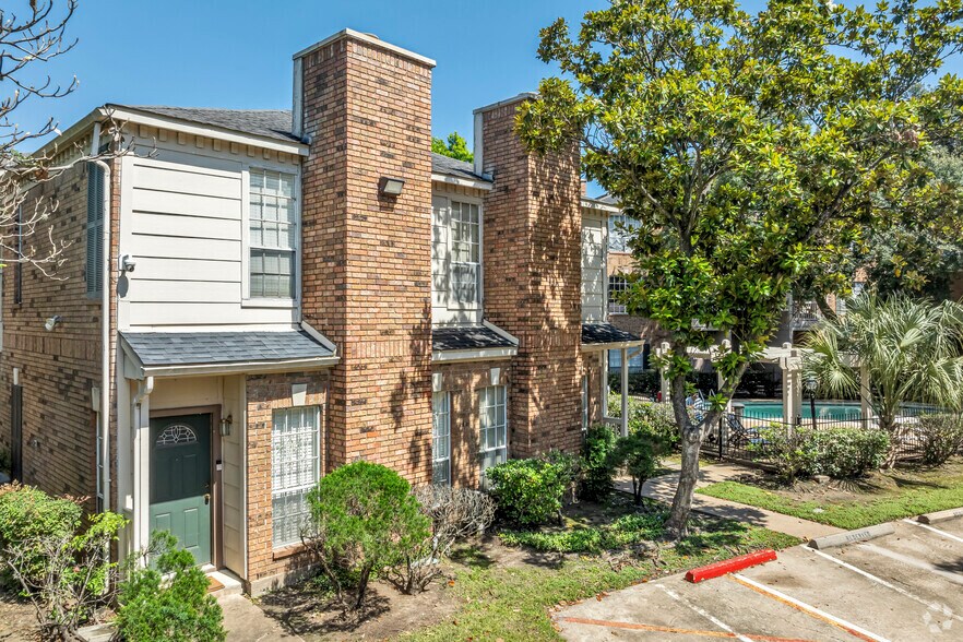 More Photos Of 2626 Holly Hall St, Houston Apartments For Sale