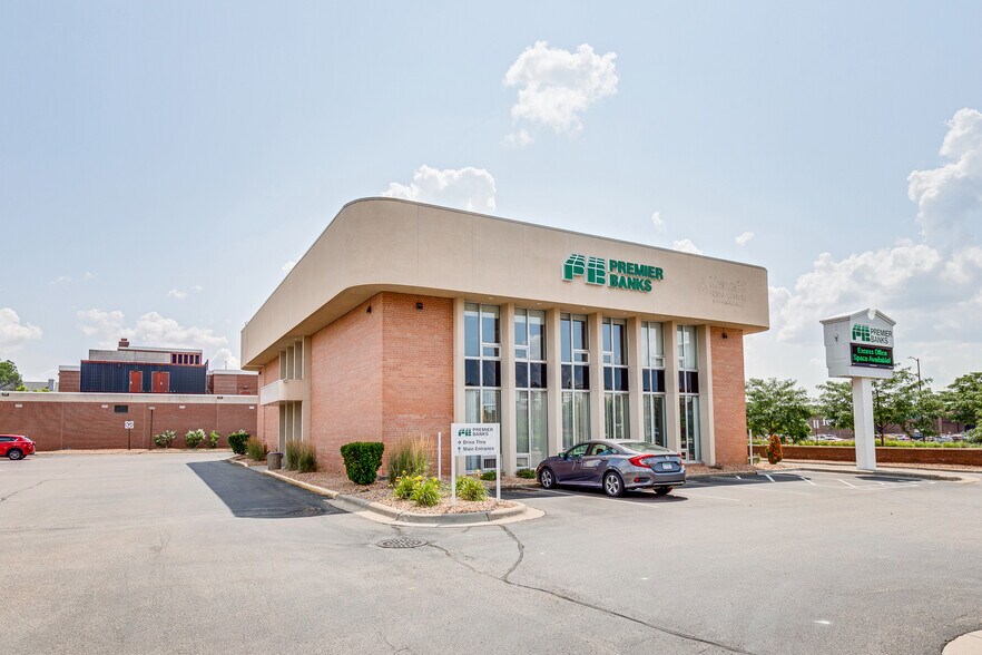 More Photos Of 500 W 98th St, Bloomington Bank For Lease