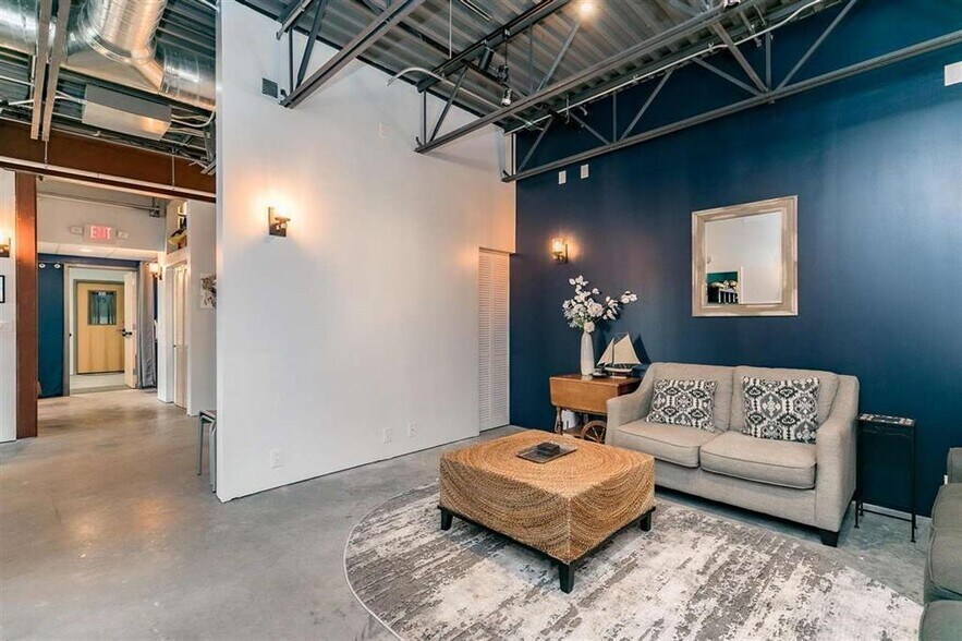 More Photos Of 2441 James St, Coralville Storefront Retail Office For Lease