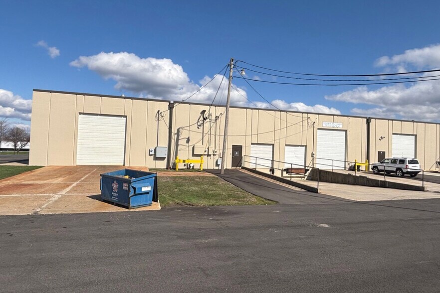 More Photos Of 5121-5125 Executive Blvd, Fort Wayne Warehouse For Lease
