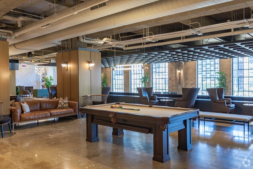 More Photos Of 433 W Van Buren St, Chicago Office For Lease