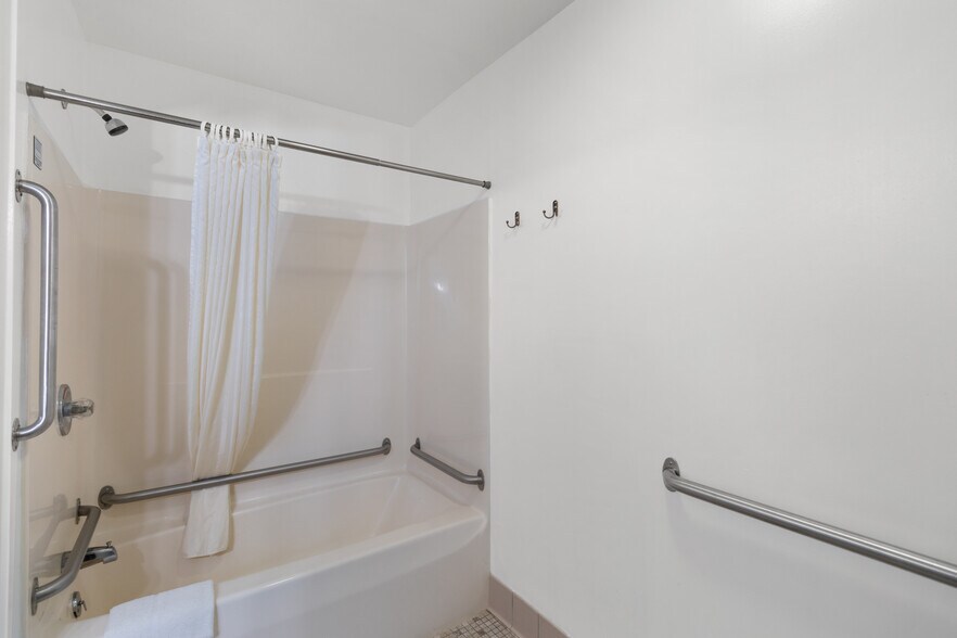 More Photos Of 4712 220th Trl, Amana Hotel For Sale