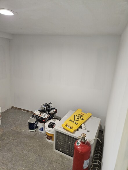 More Photos Of 25 Main St, Plymouth General Retail For Lease