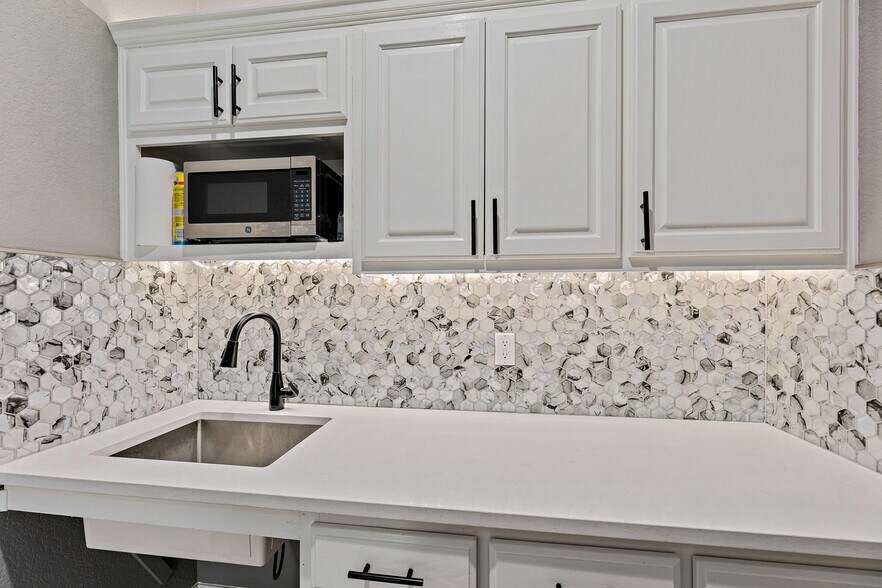 More Photos Of 3000 Joe Dimaggio Blvd, Round Rock Medical For Sale
