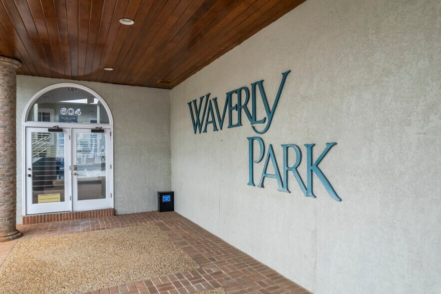 More Photos Of 604 S King St, Leesburg Office For Sale