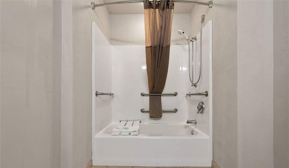 More Photos Of 1738 Comfort Dr, Tomahawk Hotel For Sale