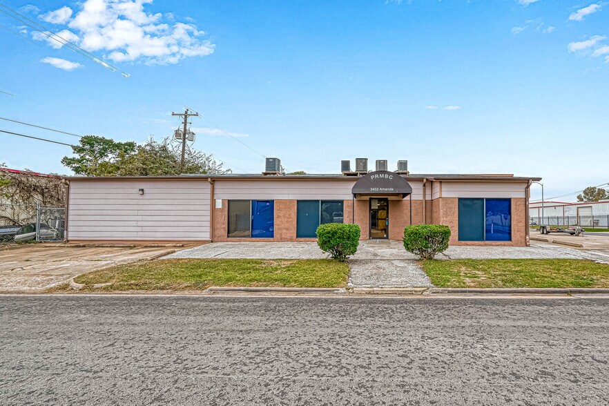 Primary Photo Of 3402 Amanda Ln, Houston Flex For Sale
