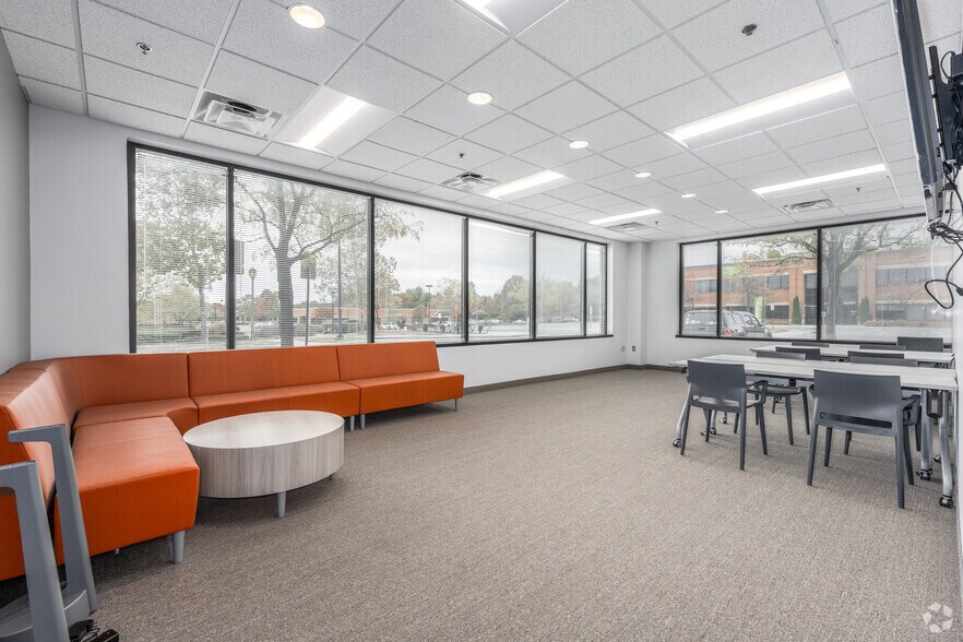 More Photos Of 9920 Franklin Square Dr, Nottingham Medical For Lease