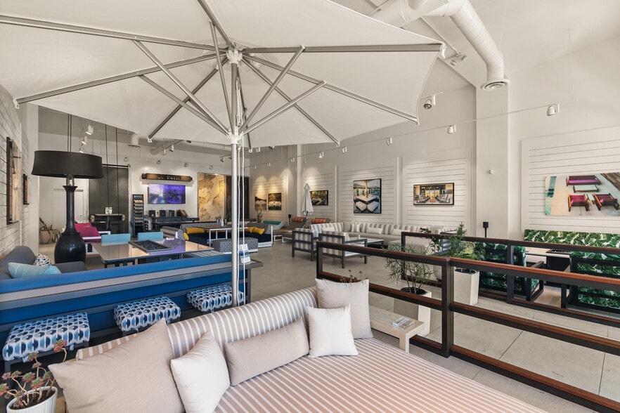 More Photos Of 7920 Herschel Ave, La Jolla Storefront Retail Office For Lease