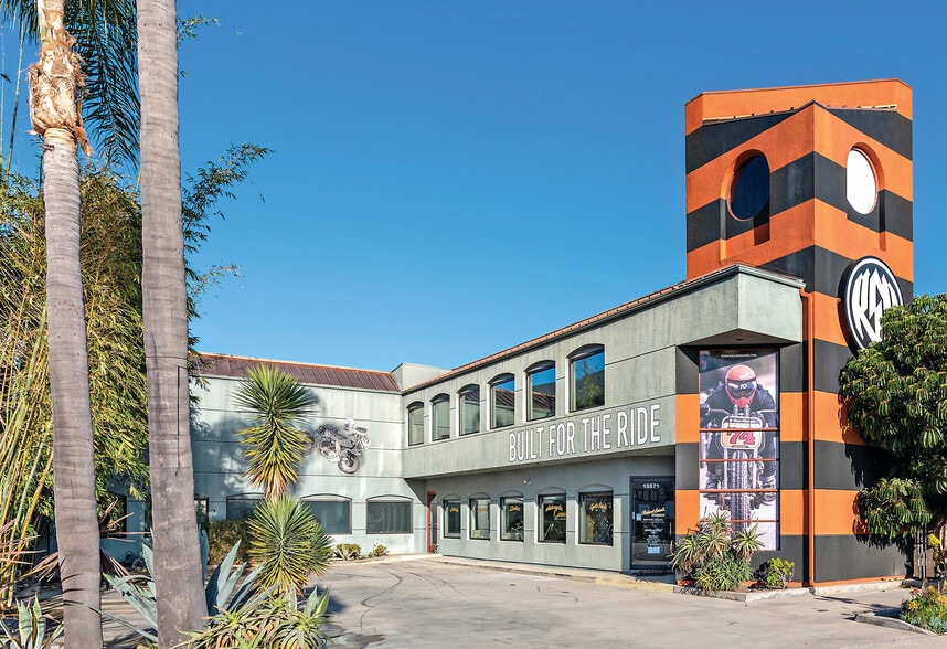 More Photos Of 10571 Los Alamitos Blvd, Los Alamitos Showroom For Sale