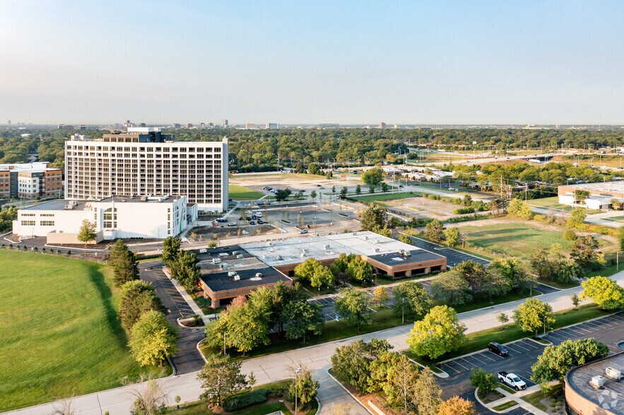 More Photos Of 3455 W Salt Creek Ln, Arlington Heights Office For Lease