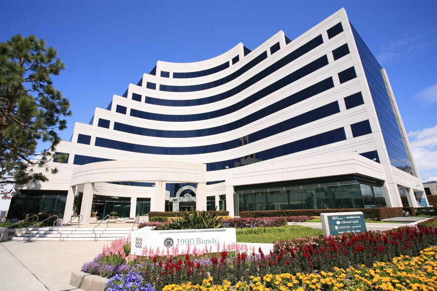 More Photos Of 1990 S Bundy Dr, Los Angeles Office For Lease