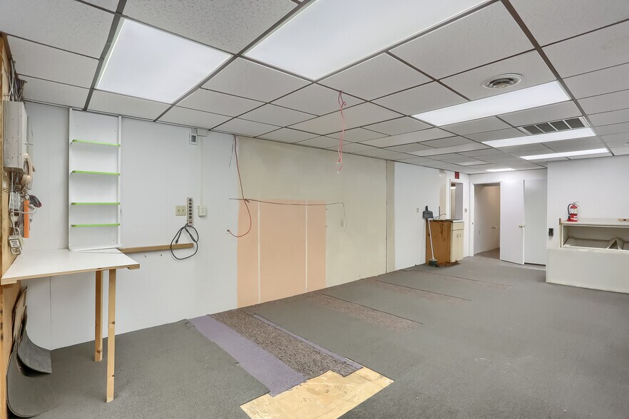 More Photos Of 708 Ekastown Rd, Sarver General Retail For Sale