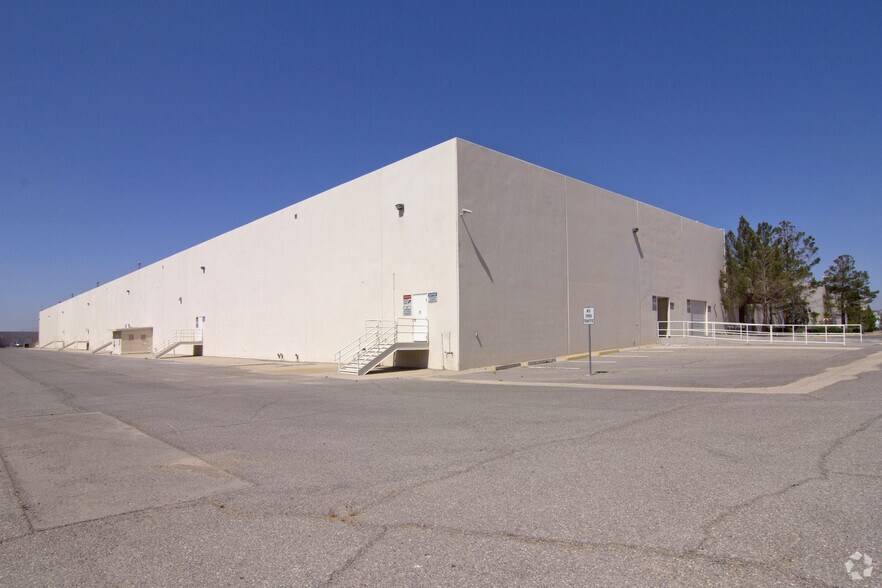 More Photos Of 12100 Esther Lama Dr, El Paso Warehouse For Lease