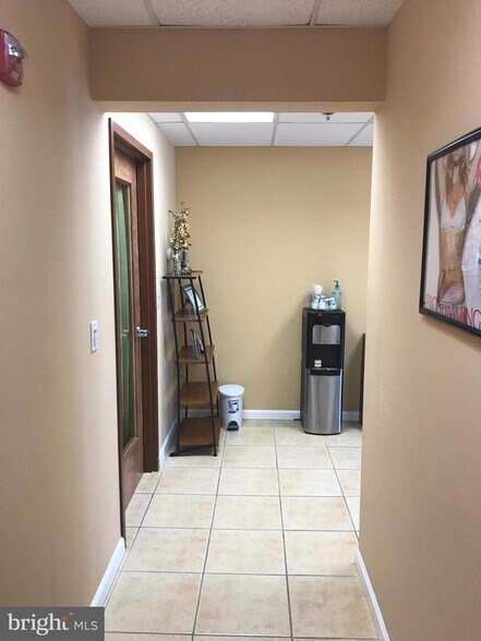 More Photos Of 13895 Hedgewood Dr, Woodbridge Medical For Sale