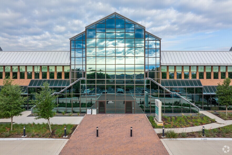 More Photos Of 6800 Burleson Rd, Austin Unknown For Lease