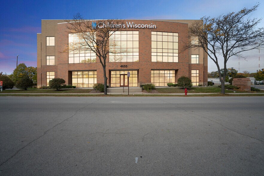 More Photos Of 4655 N Port Washington Rd, Glendale Medical For Lease