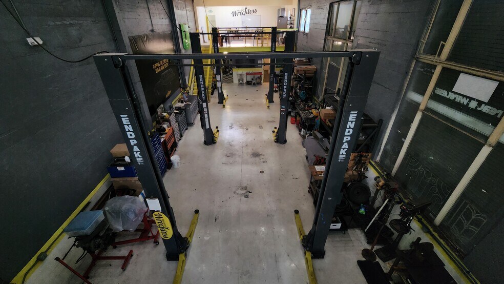 More Photos Of 1449 Mendell St, San Francisco Light Manufacturing For Sale
