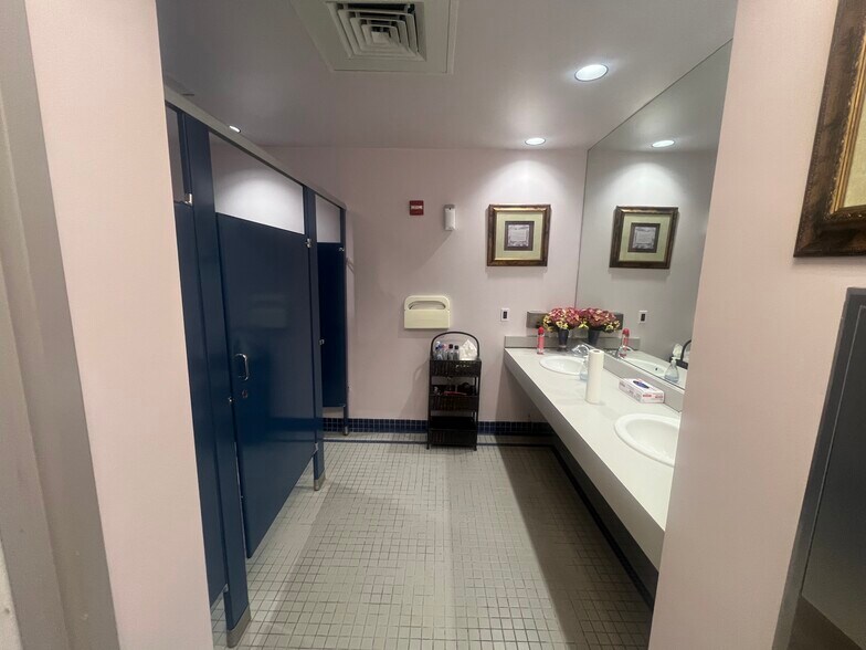 More Photos Of 9410 Annapolis Rd, Lanham Medical For Lease