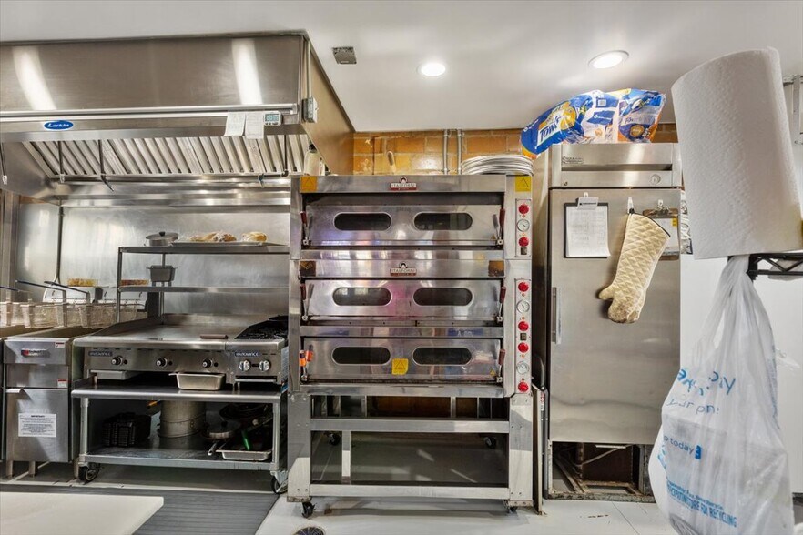 More Photos Of 1034 8th St, Onawa Bar For Sale