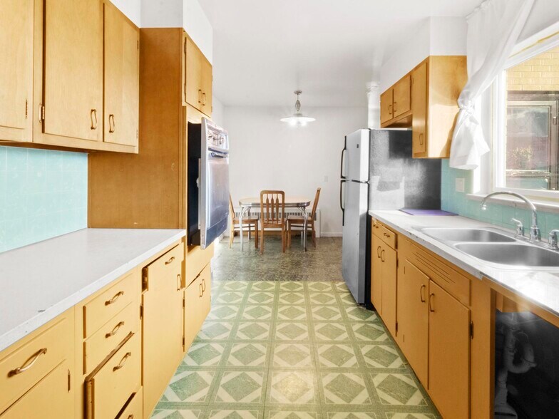 More Photos Of 905 W Spruce St, Rawlins Hotel For Sale