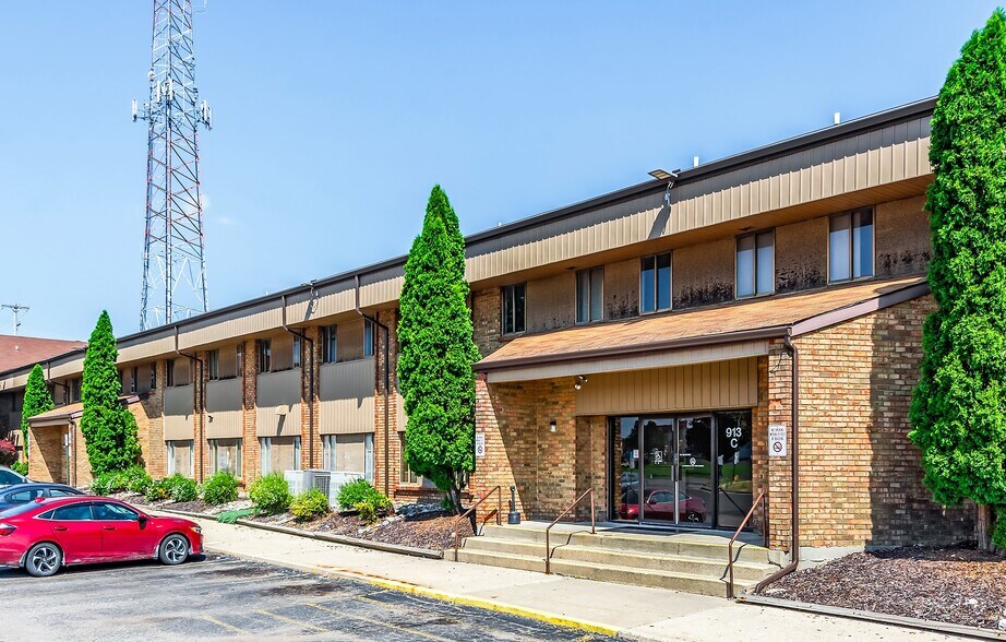 More Photos Of 913 W Holmes Rd, Lansing Medical For Sale