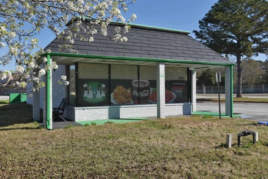 Primary Photo Of 303 E Oakridge Dr, Albany Medical For Sale