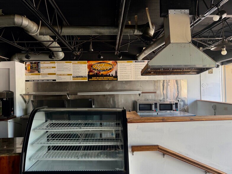 More Photos Of 2515 Far Hills Ave, Oakwood Restaurant For Lease