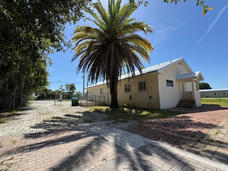 More Photos Of 2362 S Nova Rd, Daytona Beach Medical For Lease