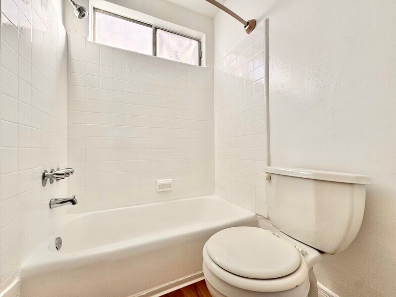 More Photos Of 2718 S Cochran Ave, Los Angeles Apartments For Sale