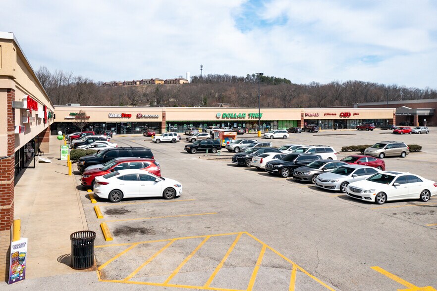 More Photos Of 161-165 Outer Loop, Louisville Unknown For Lease