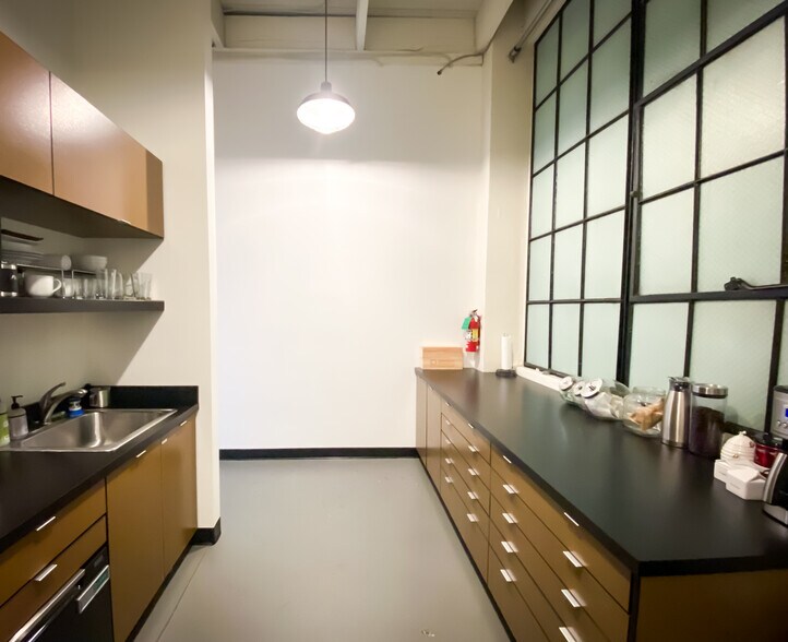 More Photos Of 414 SW 13th Ave, Portland Storefront Retail Office For Lease