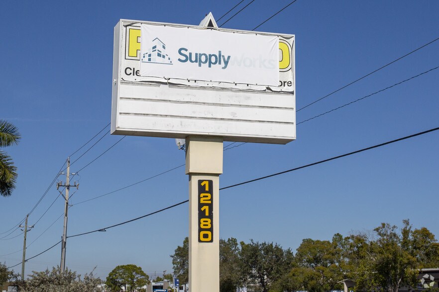 More Photos Of 12180 Metro Pky, Fort Myers Distribution For Lease