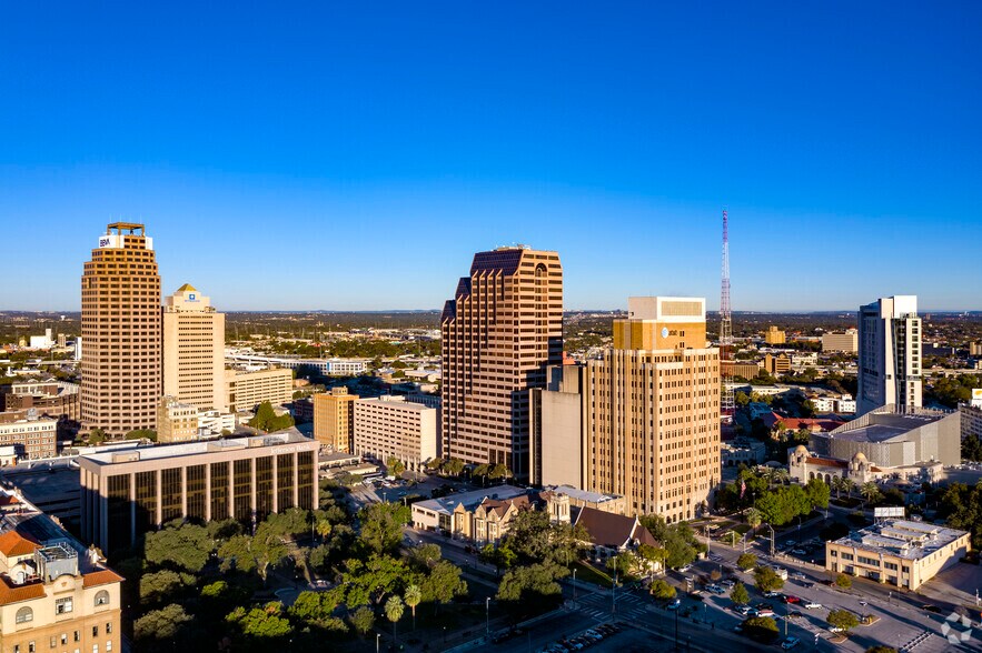 More Photos Of 300 Convent St, San Antonio Office For Lease