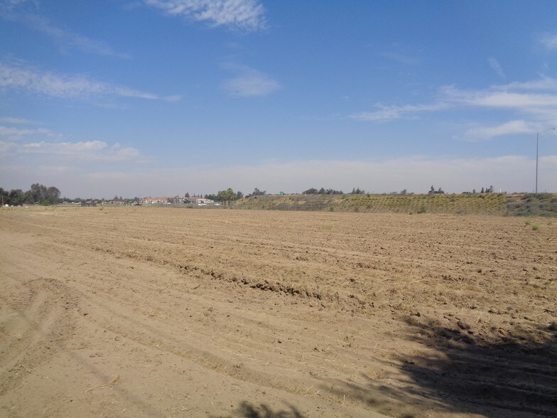 More Photos Of 7212 E Kings Canyon Rd, Fresno Land For Lease