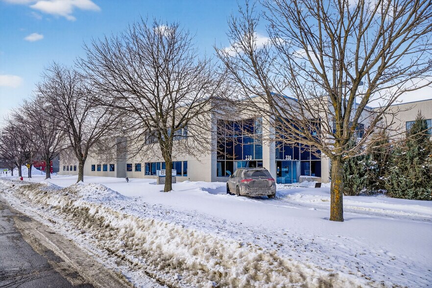 More Photos Of 330 Av Avro, Pointe-claire Warehouse For Lease