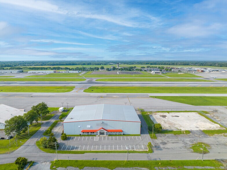 More Photos Of 211 Tuskegee Rd, Syracuse Airplane Hangar For Lease