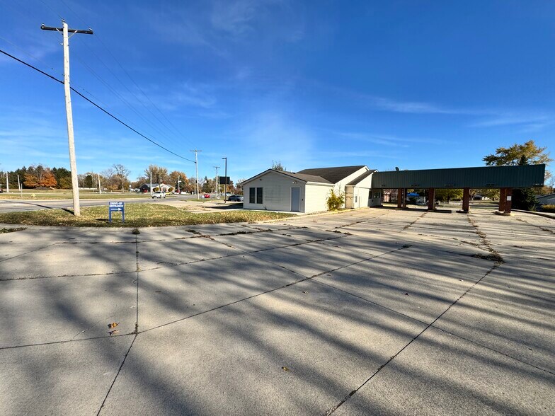 More Photos Of 525 E Hartman Rd, Anderson Medical For Sale