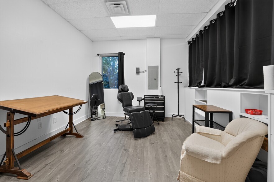 More Photos Of 594 E Chatham St, Cary Office For Sale