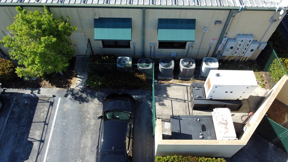 More Photos Of 10970 S Cleveland Ave, Fort Myers Office For Sale