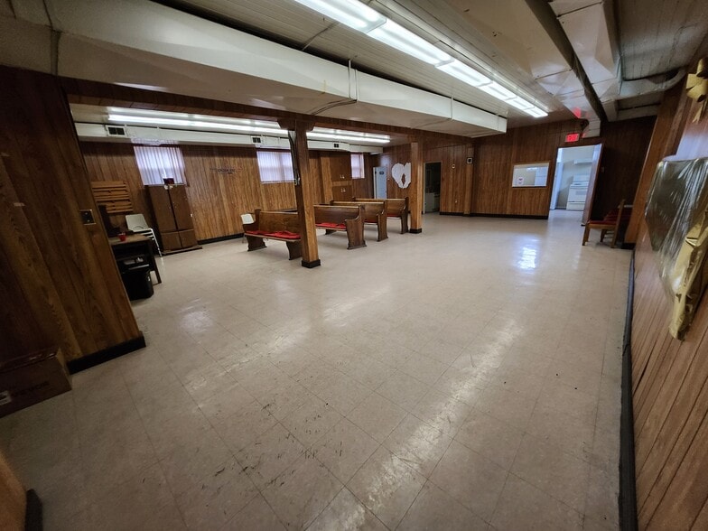 More Photos Of 977 Oxford St E, London Specialty For Lease