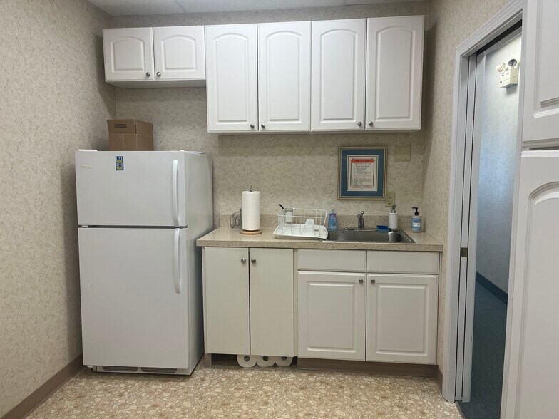 More Photos Of 666 Boston Post Rd, Guilford Medical For Sale