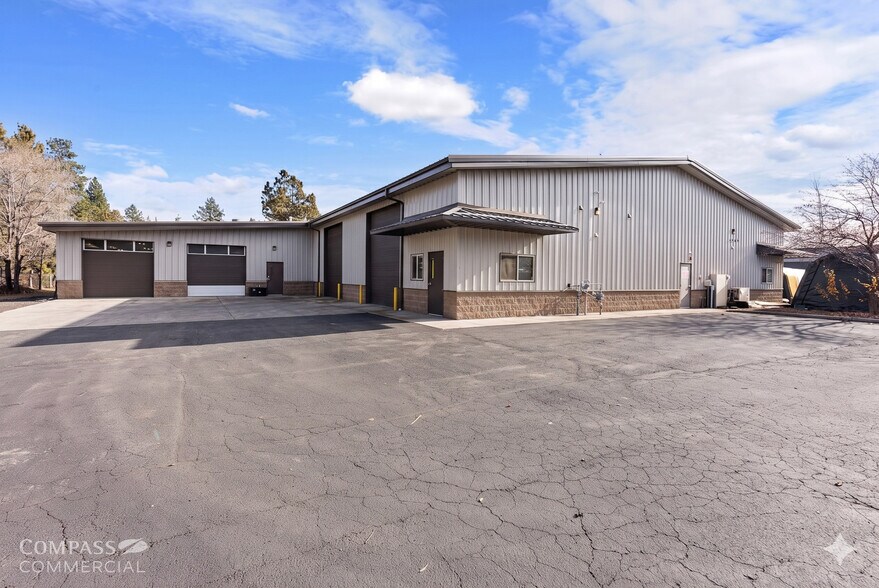 Primary Photo Of 20676 Carmen Loop, Bend Warehouse For Sale