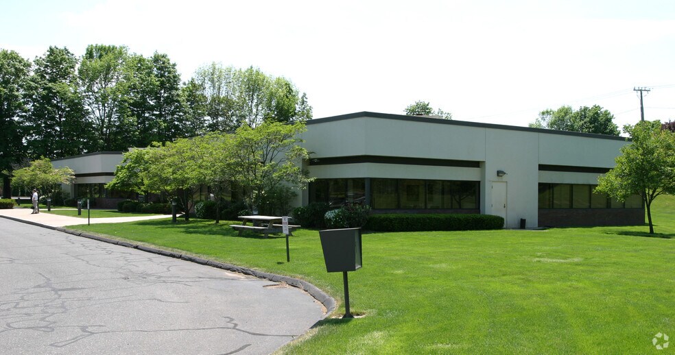 More Photos Of 825 Brook St, Rocky Hill Unknown For Lease